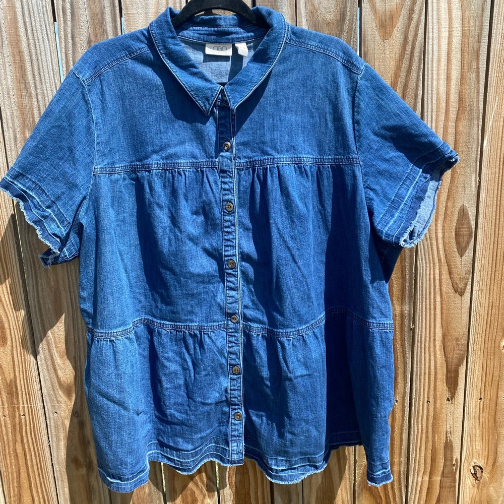LOGO Lori Goldstein Women’s 3X mid wash lightweight stretch shirred denim blouse